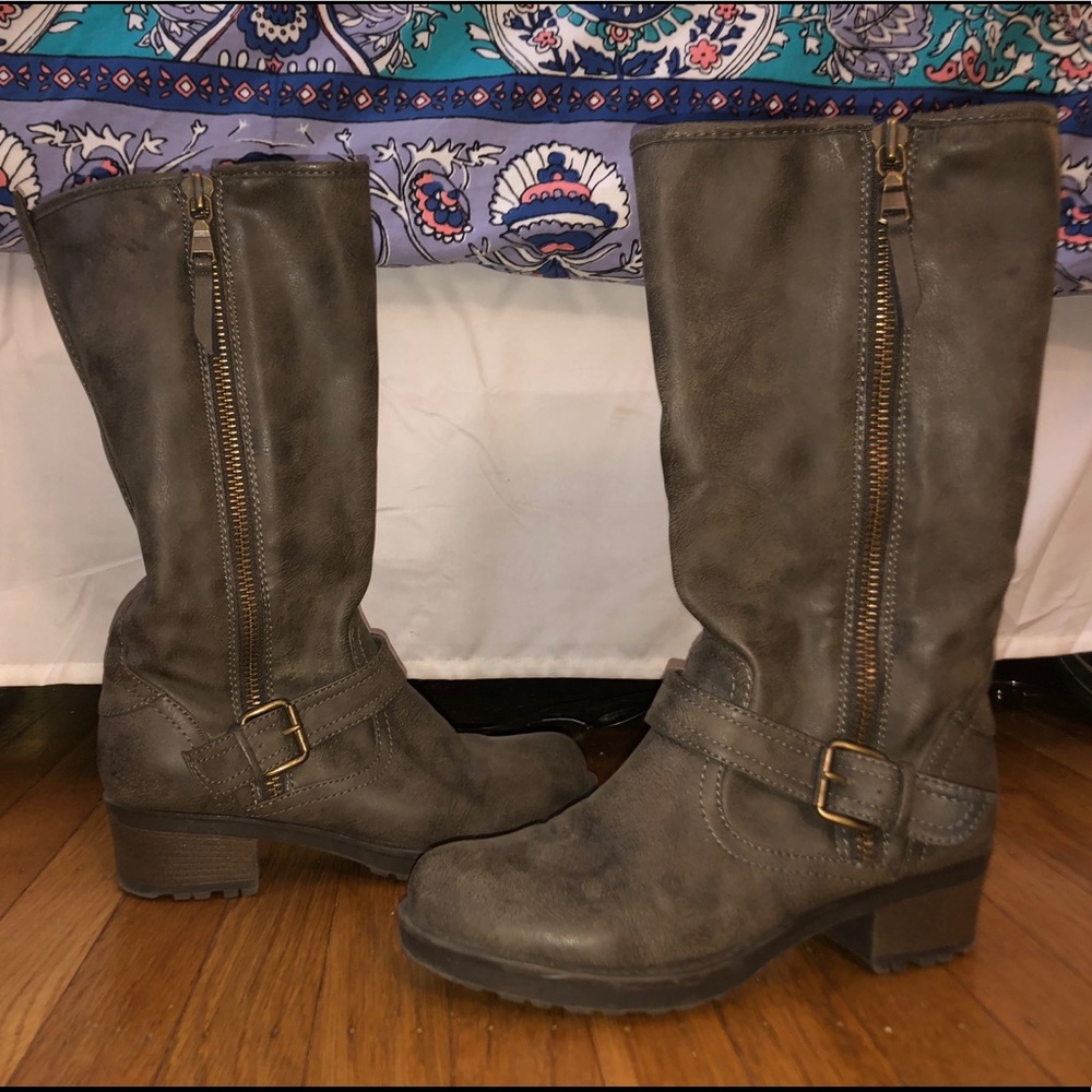 Tan zip up boots